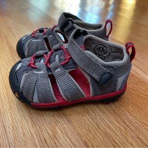 Keen CNX  style red/grey toddler size 4 boy sandal.